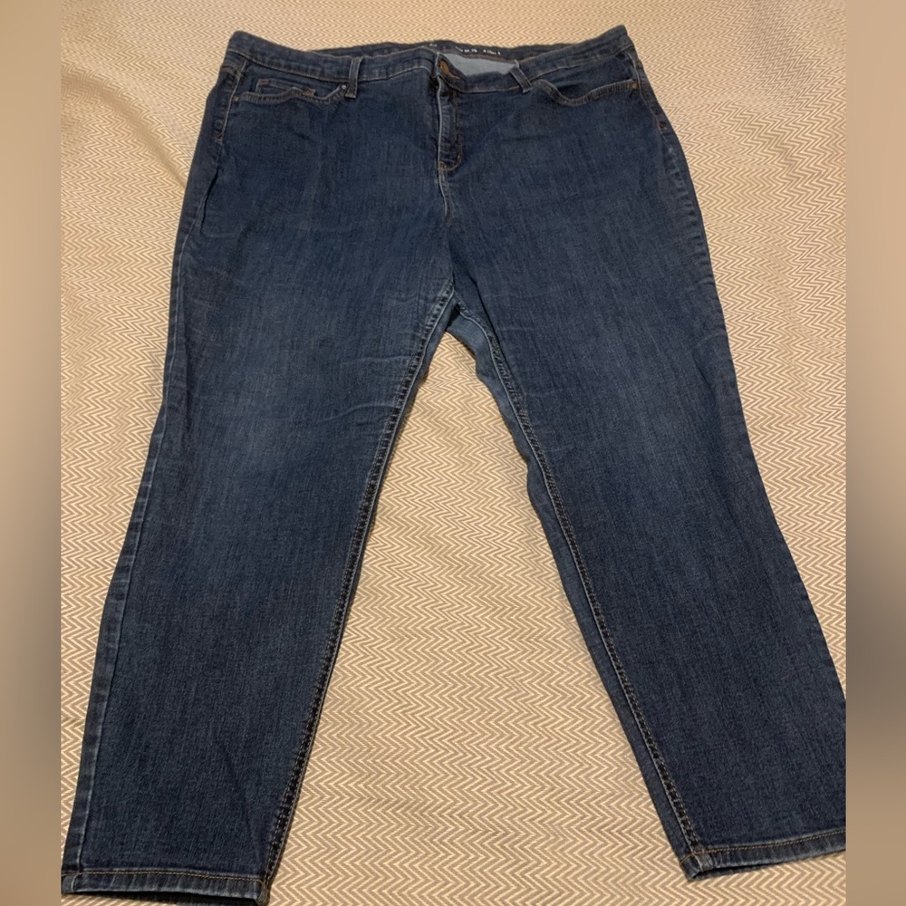 Crown & Ivy dark wash skinny jeans. 5 pocket design. Size 24W.